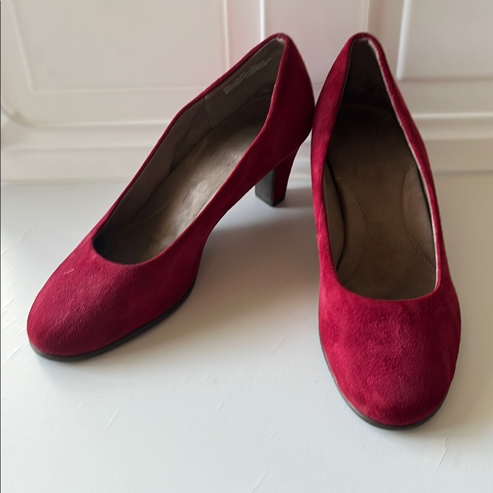 Aerosoles suede pumps